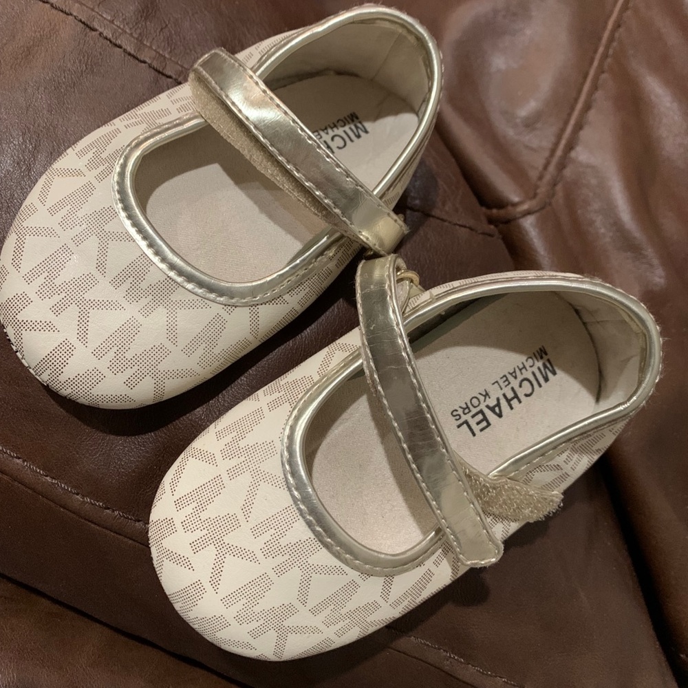 Baby size 4 Michael kors